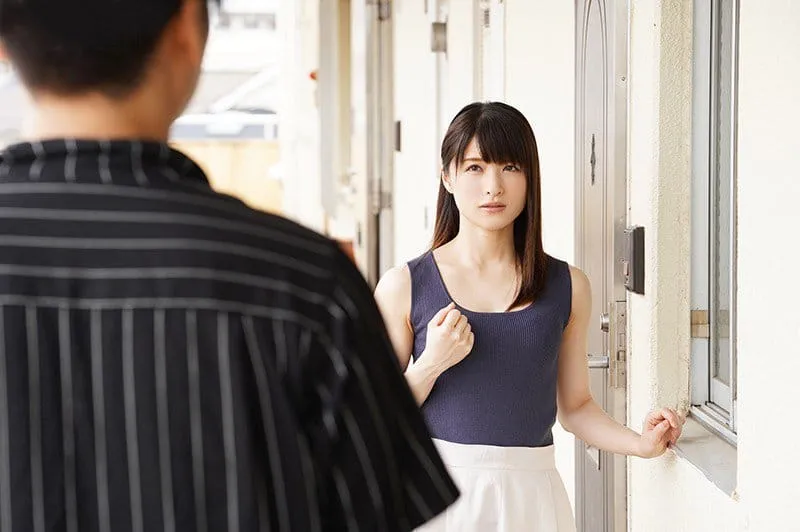 Cãi nhau với gã chồng, cô vợ ăn nằm với cậu thanh niên hàng xóm