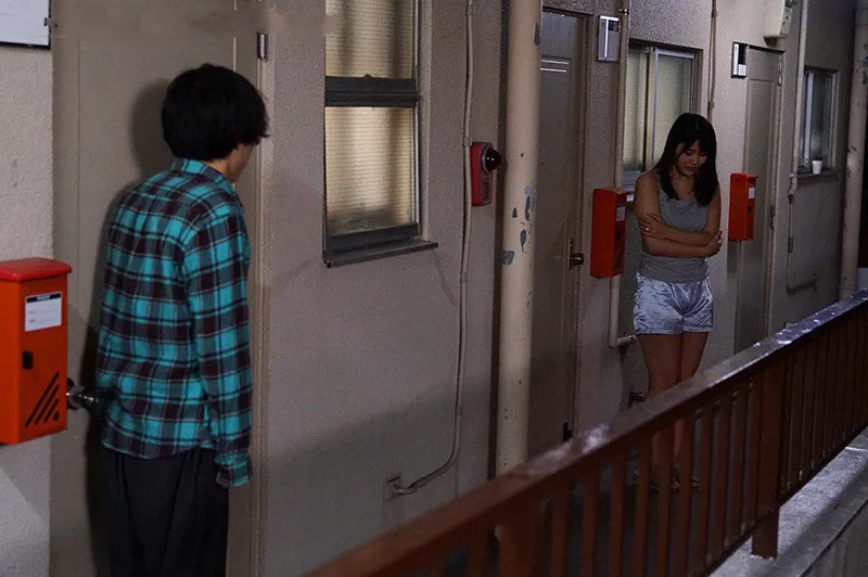 Bí mật ngoại tình với cô gái nhà kế bên cãi nhau bị ông chồng đuổi ra cửa