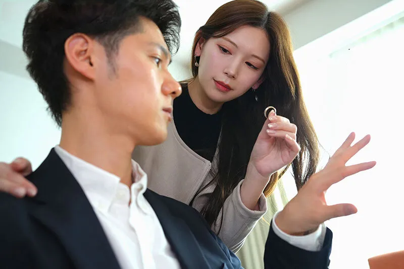 Cô vợ đi đi chơi, ông xã ở nhà bị nhỏ em bà xã gạ xxx không trượt phát nào