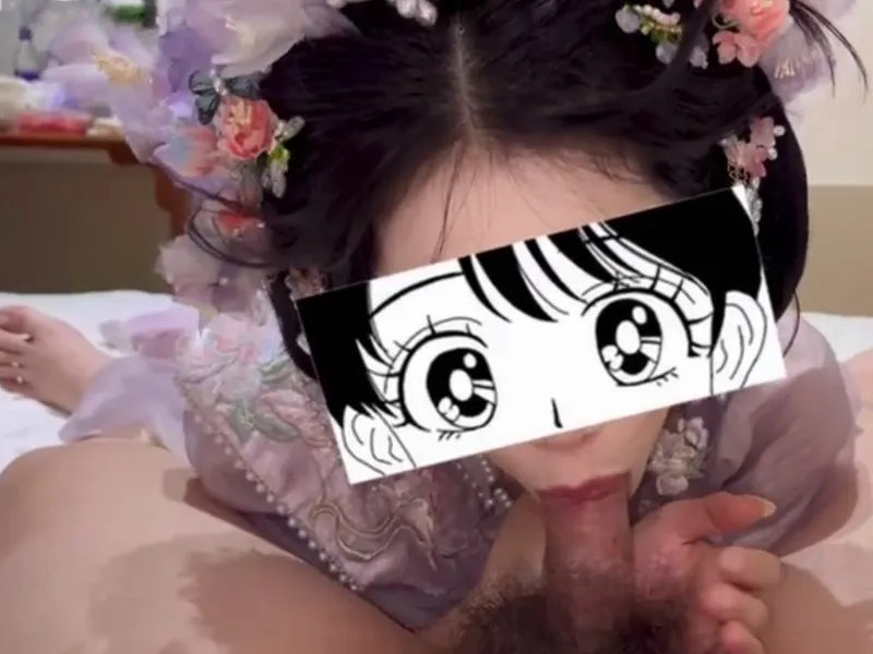 Gái xinh trong bộ đồ cục cưng mút cặc cực đã